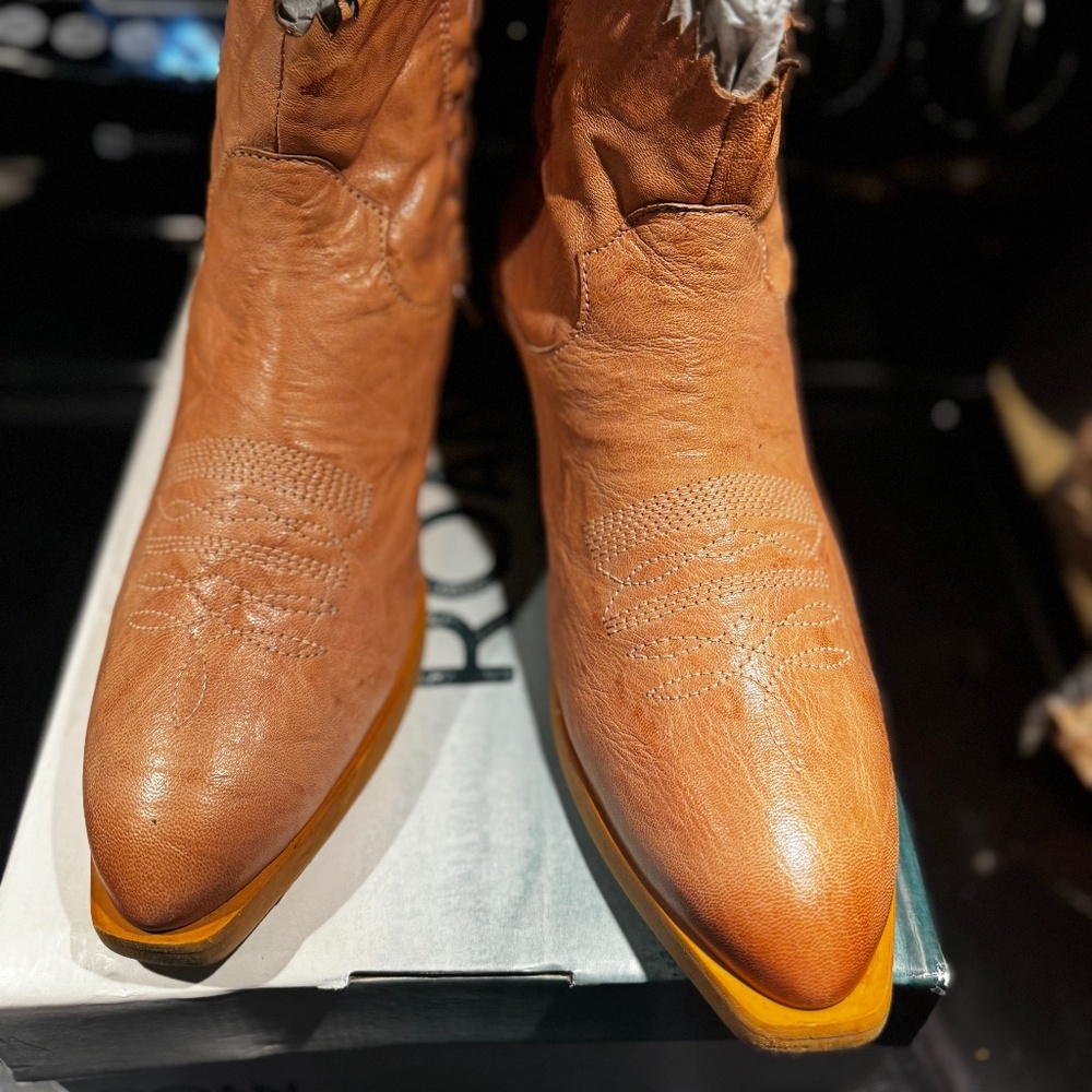 Roan by Bed STU, size 9.5  blush boot